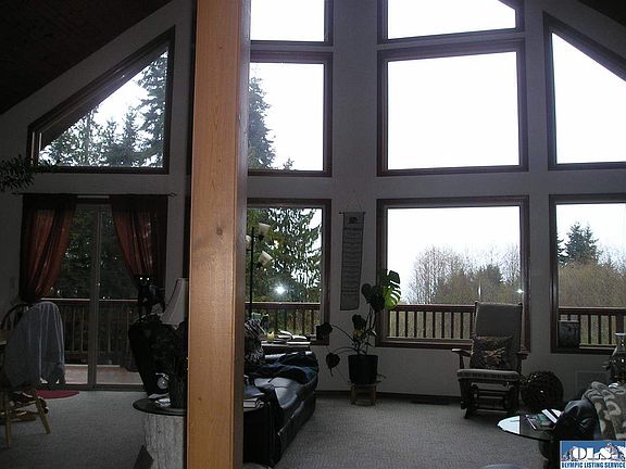 2nd image of 1066 Tamarack Ln