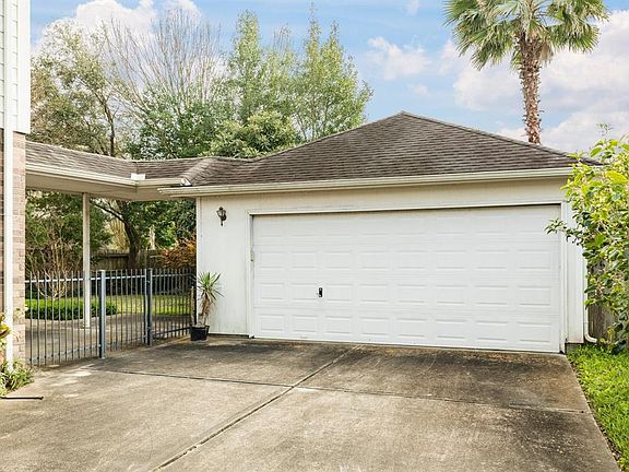 3rd image of 2385 Sabal Park Ln