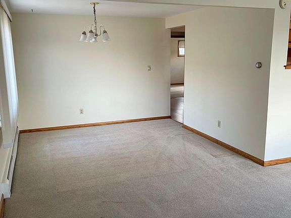 3rd image of 23 Fairelm Ln