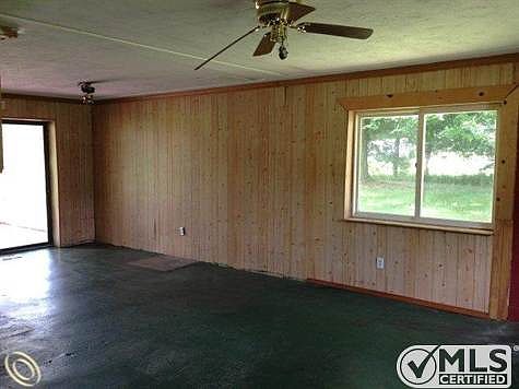 262-172496 - Living Room (2).JPG