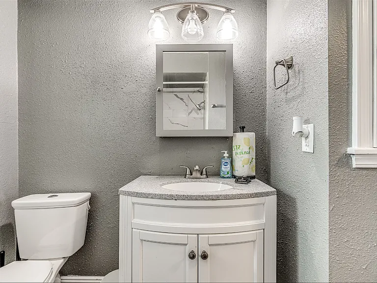 10005 Waverly Ave — Photo 38