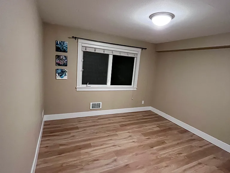 Second bedroom.