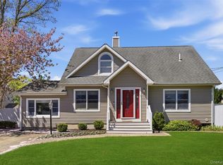 5 E Haven Ln, East Northport, NY 11731