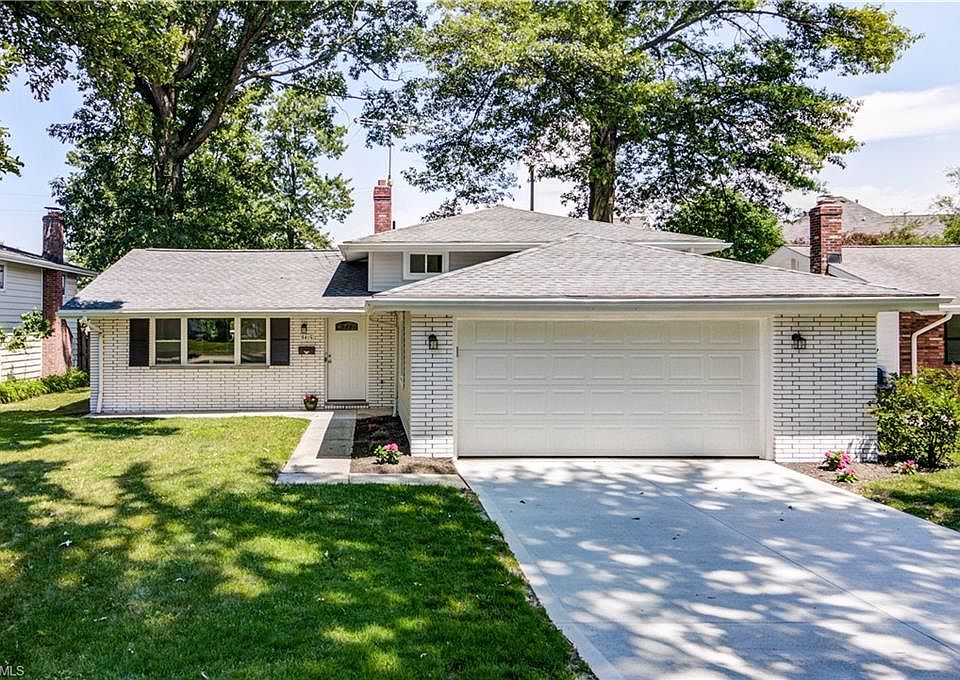 1st image of 3415 Tree Ln