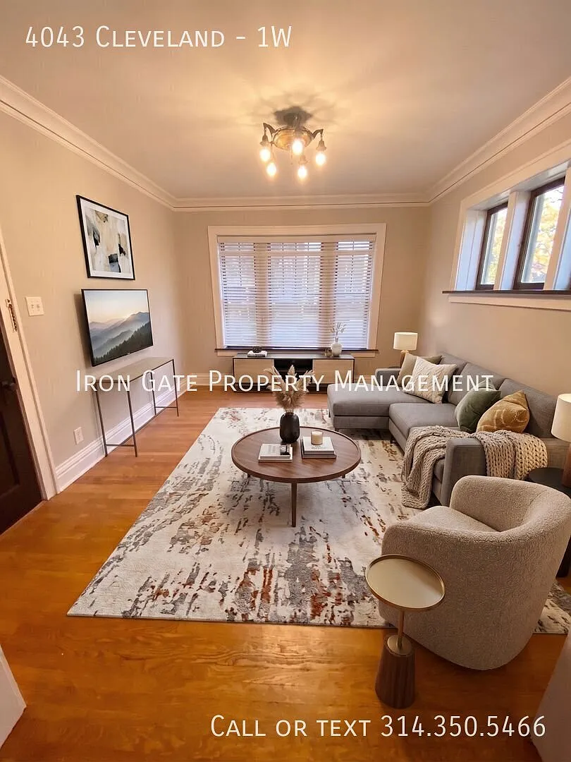 Updated Historic Charm in Shaw Stainless Steel Kitchen & Walkable to Tower Grove Park! — Photo 1