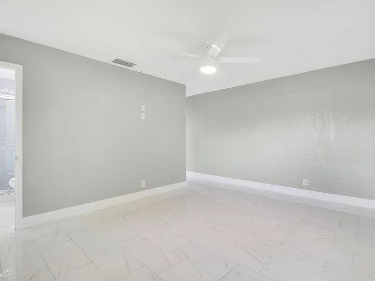 1231 SW 32nd St — Photo 17