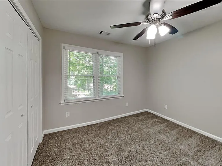 385 Deerwood Dr — Photo 15