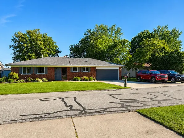 7315 Flamingo St, Algonac, MI 48001