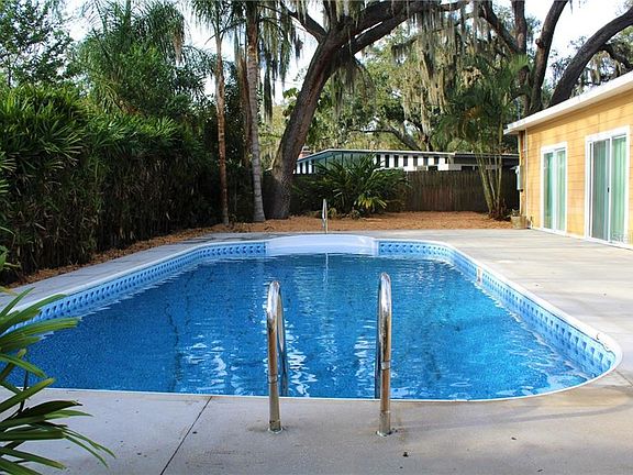 5th image of 409 Courtney Dr