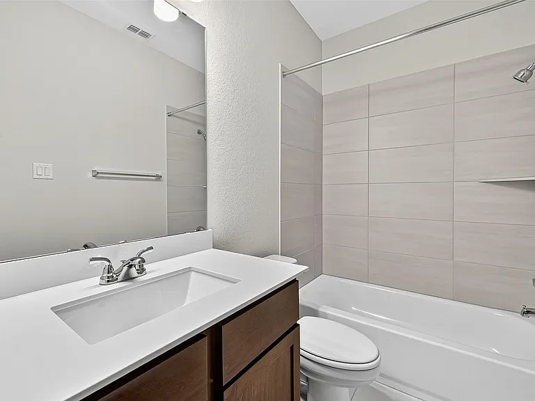 5019 Bowen Prairie Dr — Photo 37