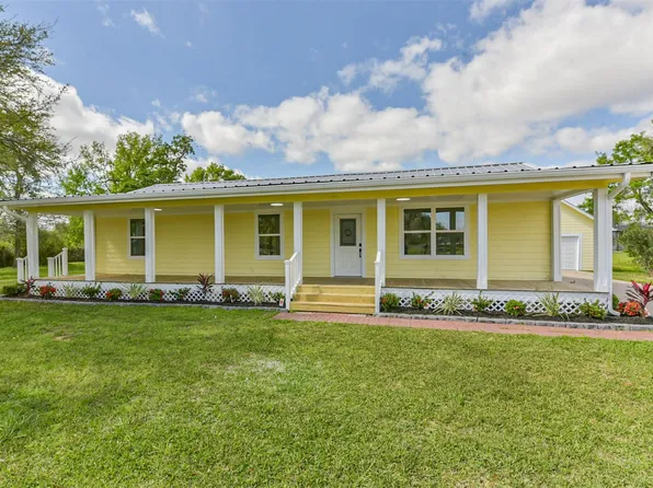 320 S Jamison St, Morgans Pt, TX 77571