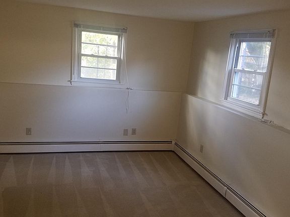 3rd image of 1 Helen St APT 2