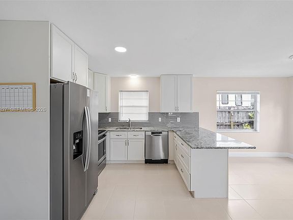 5th image of 429 Avenida Hermosa