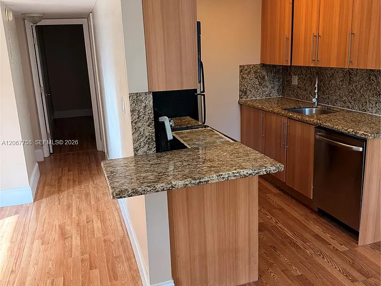 1125 NE 16th Pl #201 — Photo 5