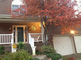 8314 Lacevine Rd, Louisville, KY 40220