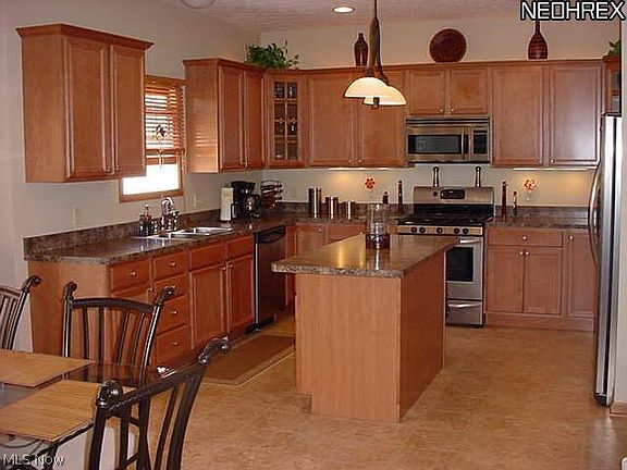 5th image of 11594 Elizabeth Cir