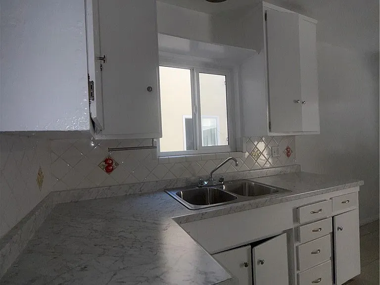 1805 S Rimpau Blvd — Photo 6