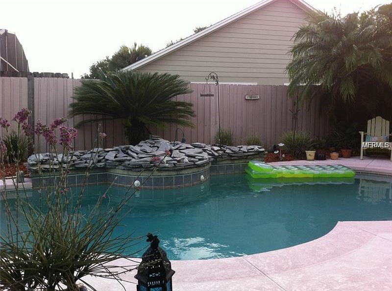 2nd image of 216 Clemens Ct