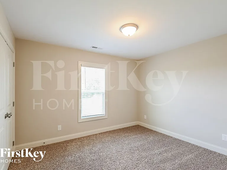 92 Squire St — Photo 8