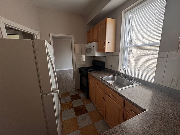 3rd image of 3752 N 15th St Floor 2