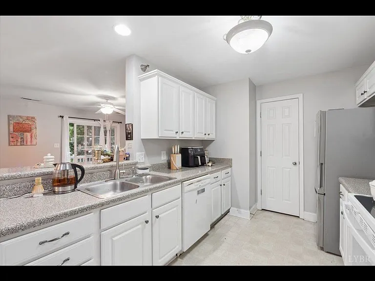 623 Wyndhurst Dr #210 — Photo 13
