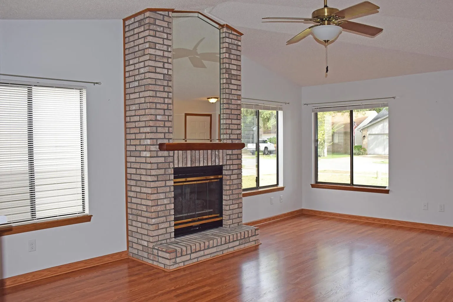 Great Niceville Location - Close to Base, College and Schools — Photo 4