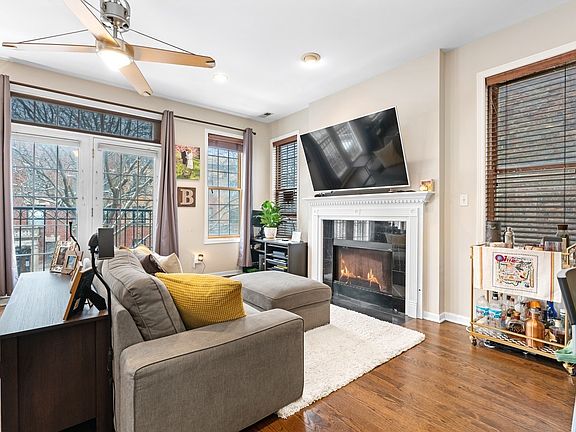 3rd image of 4627 N Kenmore Ave APT 2W