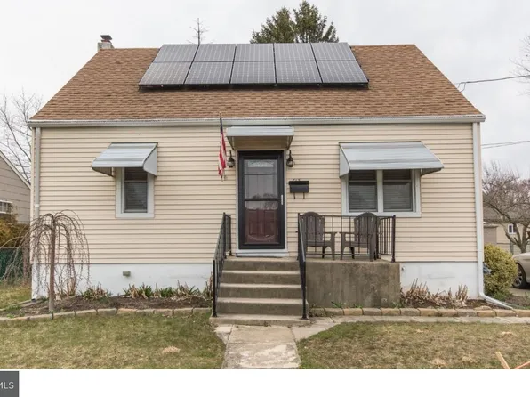 613 Jackson Ave, Magnolia, NJ 08049