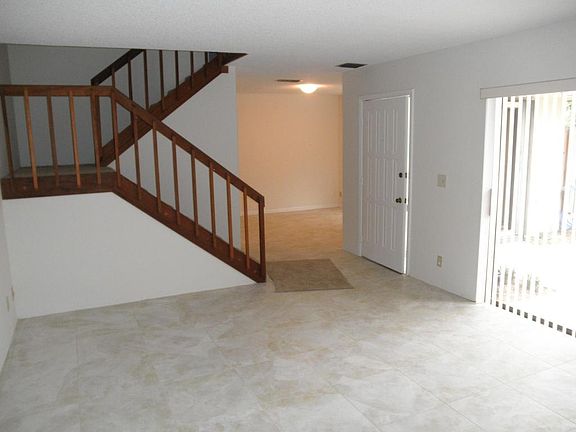5th image of 324 Lake Arbor Dr