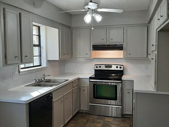 2nd image of 1108 Lee St