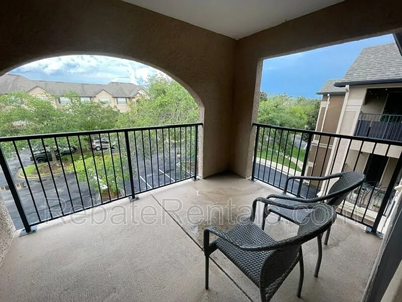 2 bed, 2.0 bath, 1171 sqft, $1,425 — Photo 2