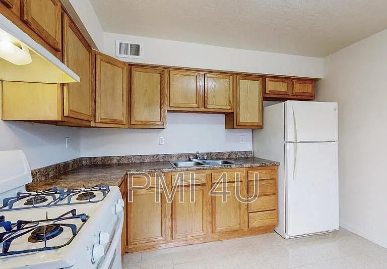 233 Tennessee St NE #D — Photo 3