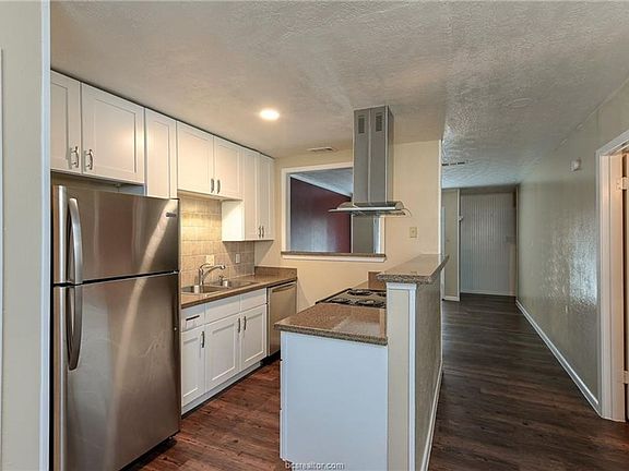5th image of 1402 Summit St APT B