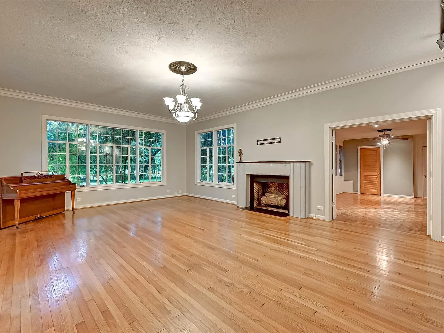 4 bed, 3.5 bath, 3634 sqft, $4,750 — Photo 3