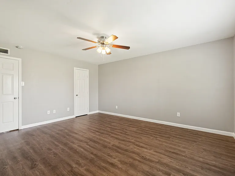 17615 Autumn Hills Dr — Photo 28
