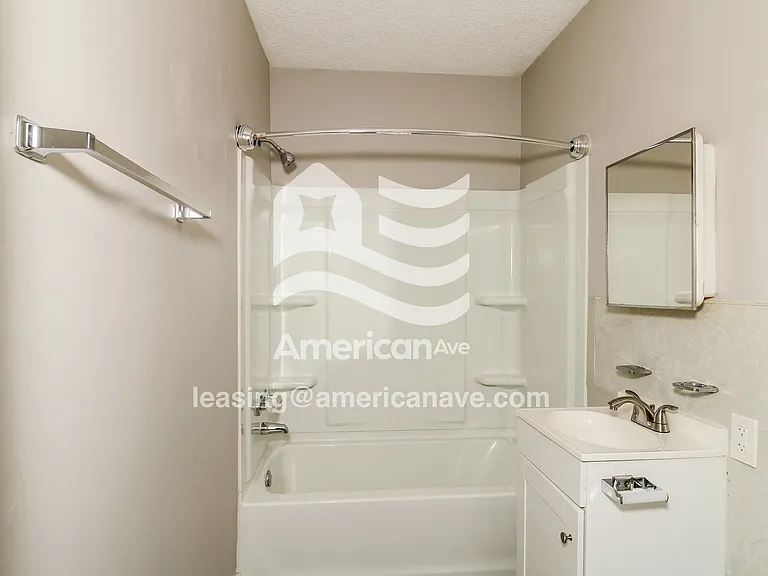 702435_013_bathroom_13680902.jpg