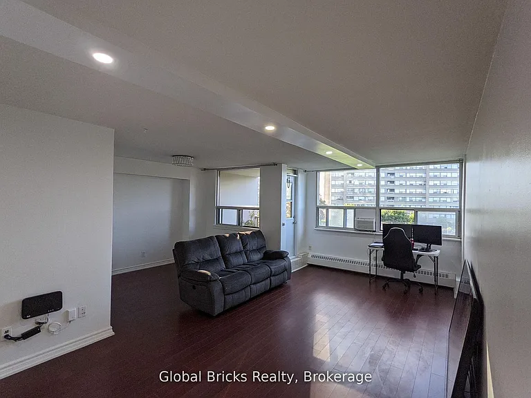 451 The West Mall #320 — Photo 3