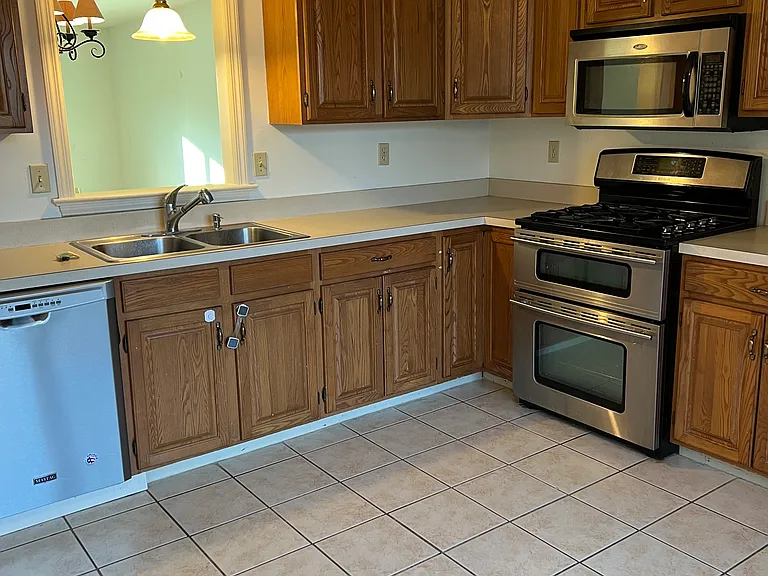 2077G Raleigh Rd — Photo 6