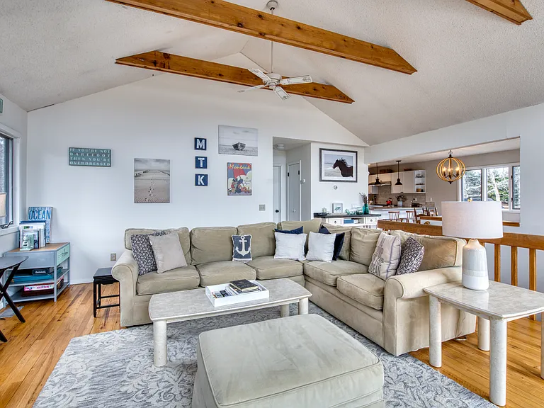 16 Elm Ln — Photo 2
