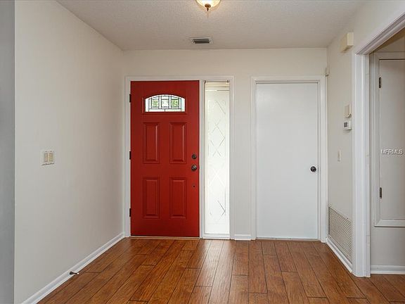 4th image of 426 Evesham Pl
