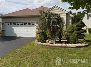 129 Valencia Dr, Monroe Township, NJ 08831