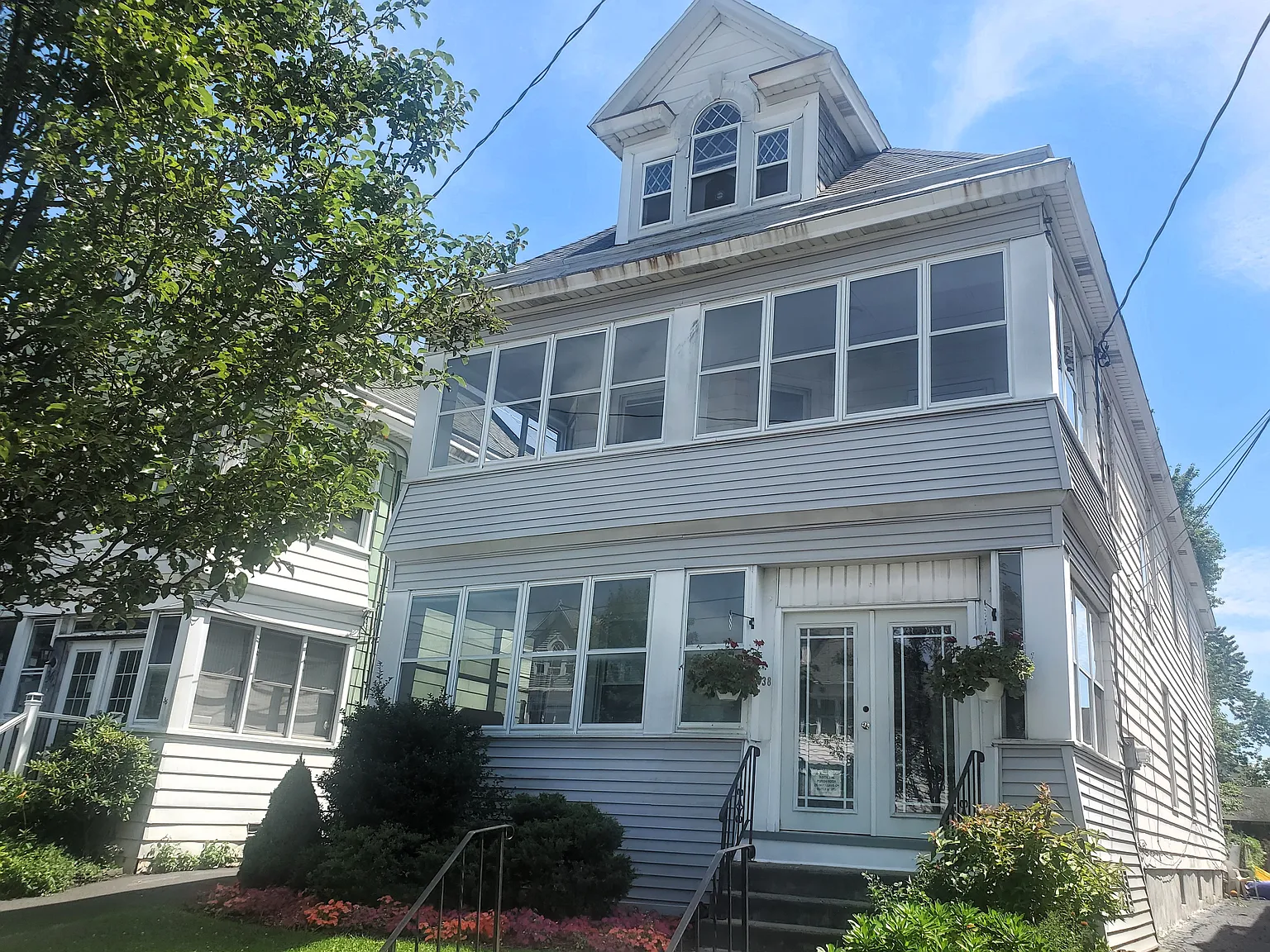 3 bed, 1319 sqft, $1,900 — Photo 1