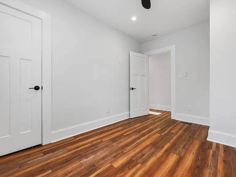 58 Walter Ave — Photo 28