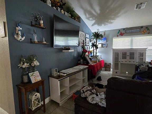 2nd image of 1982 Winslow Ln