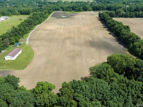 5th image of 10069 Silver Lake Rd