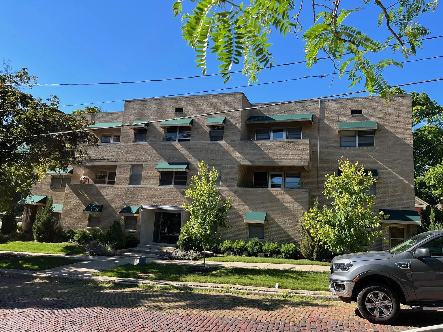 345 Logan St SE — Photo 2