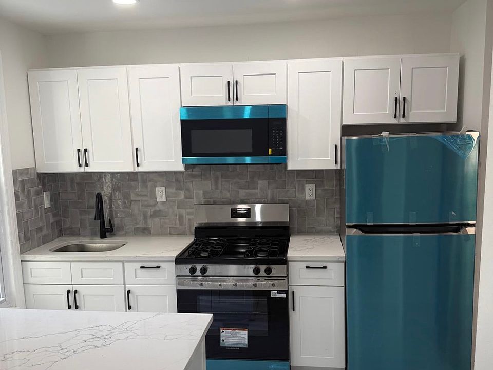1st image of 2158 Clinton Ave #3