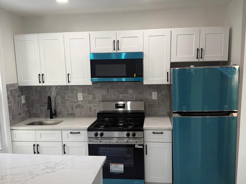 2158 Clinton Ave #3