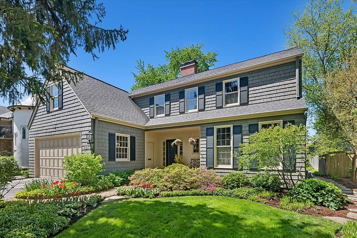 188 Forest St photo 1