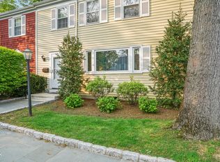 98 Valley Rd APT 10, Greenwich, CT 06807